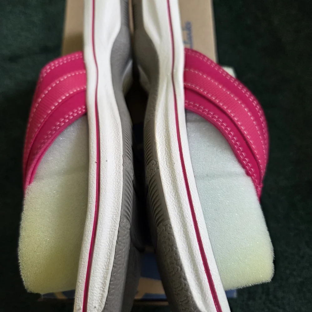 Clarks Pink Sandals Comfortable Stylish Footwear - Picture 3 of 3